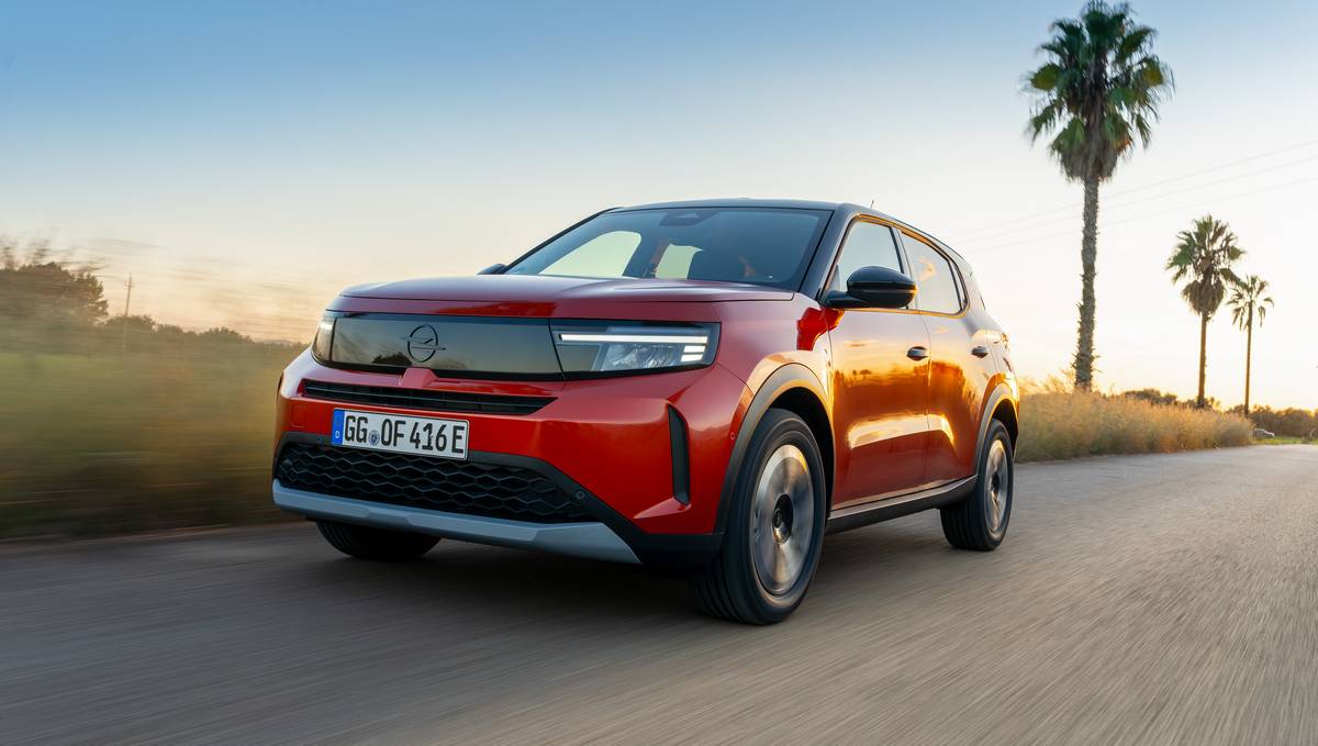 Opel Frontera offre capacità di carico fino a circa 1.600 litri