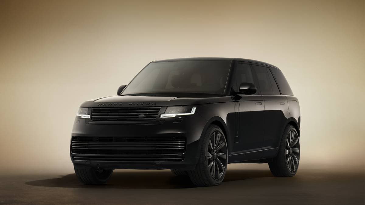 Range Rover SV Black in nero lucido, profilo muscoloso, fari LED sottili, SUV di lusso per ogni terreno