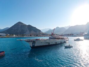 Le linee esterne sono firmate da Taka Yacht Design, mentre gli interni sono progettati da Design Unlimited