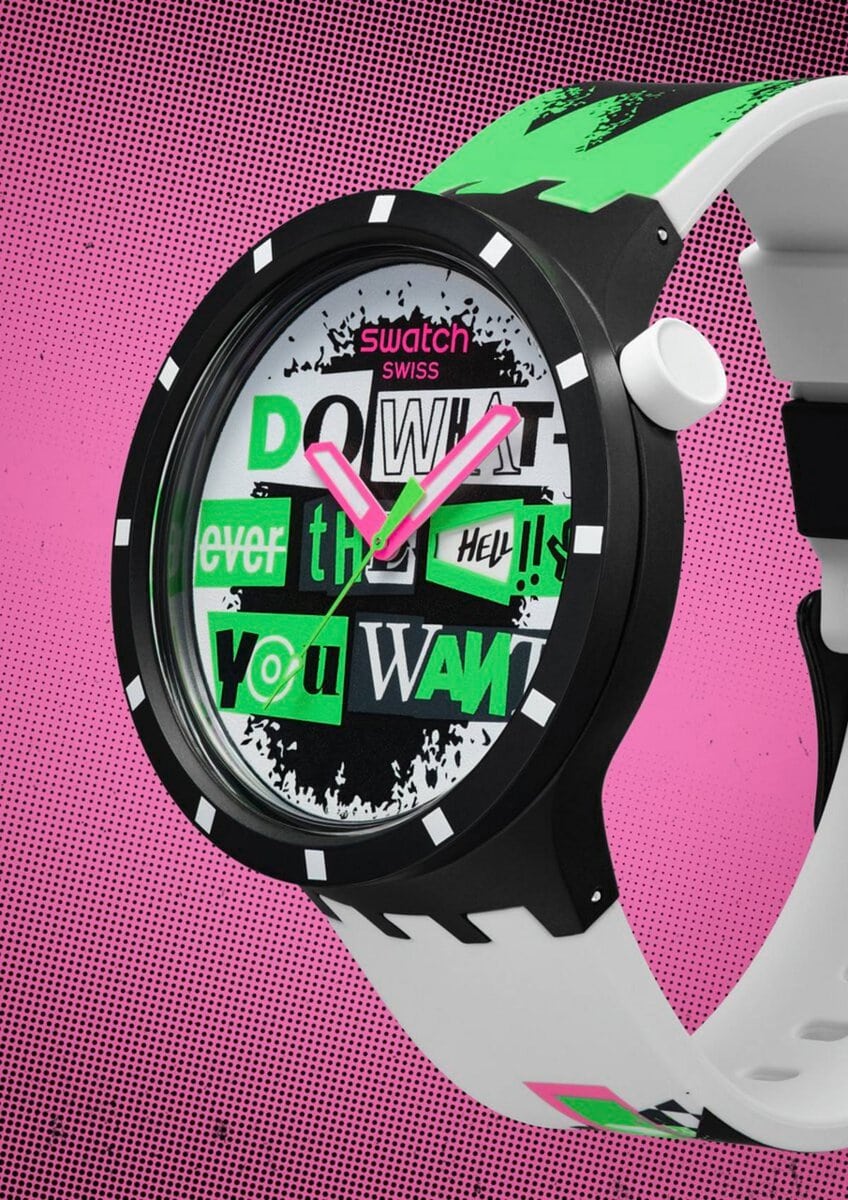 Caratterizzato da un motivo a scacchiera, dettagli neon e un sorprendente ruota del calendario