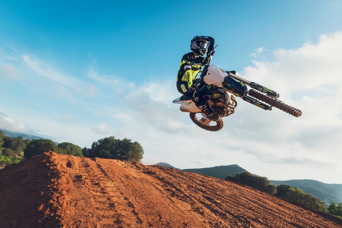 nuovo airbox, frizione Exedy, sospensioni aggiornate e dettagli grafici per un’esperienza off-road più coinvolgente.