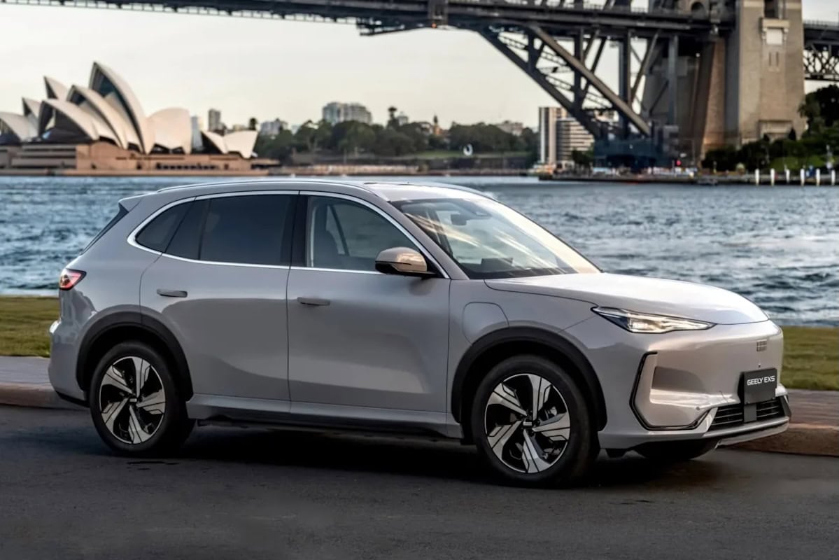 Geely EX5 davanti all’Opera House di Sydney