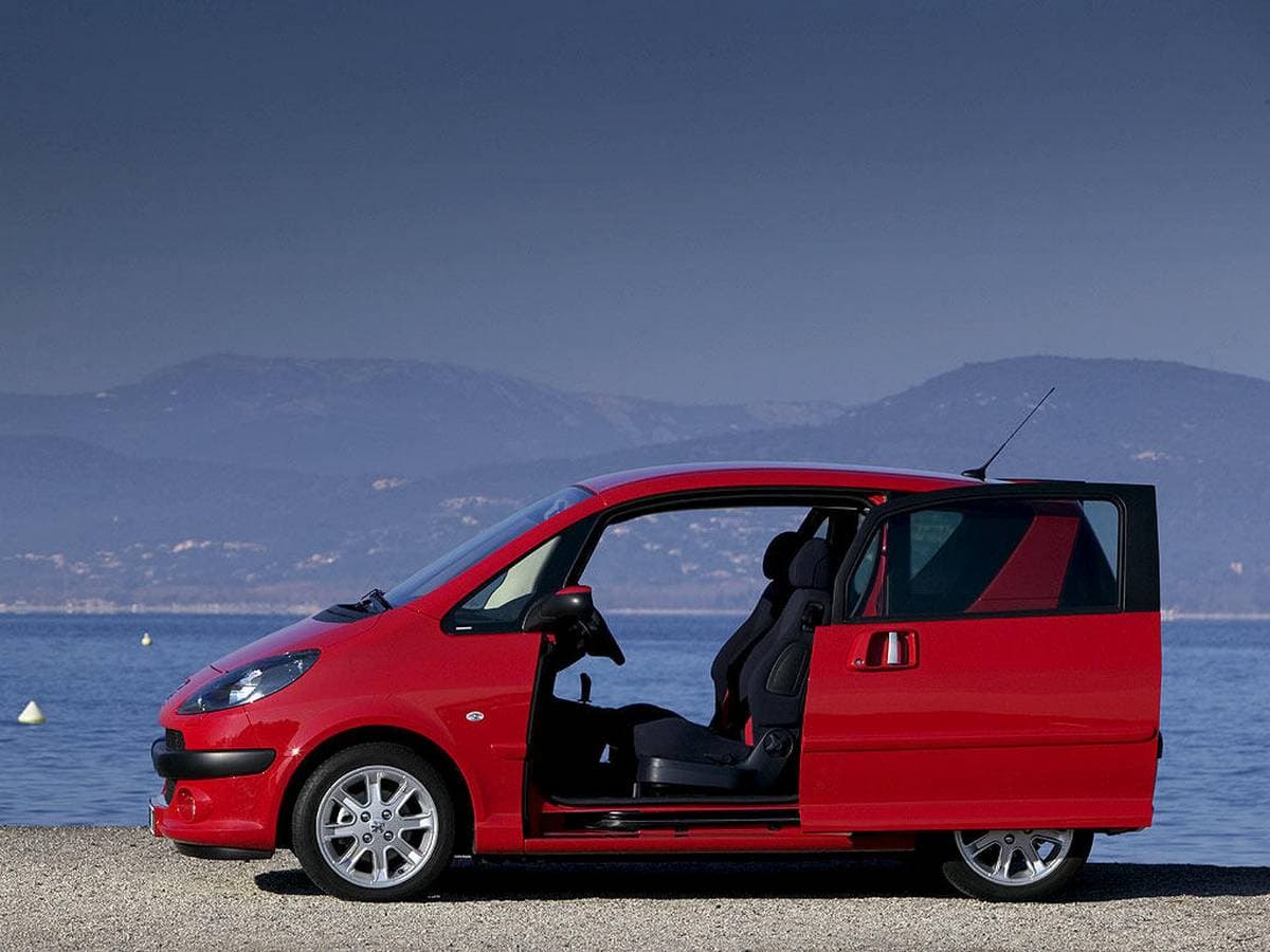 La novità principale della Peugeot 1007 sta nella soluzione delle portiere laterali scorrevoli