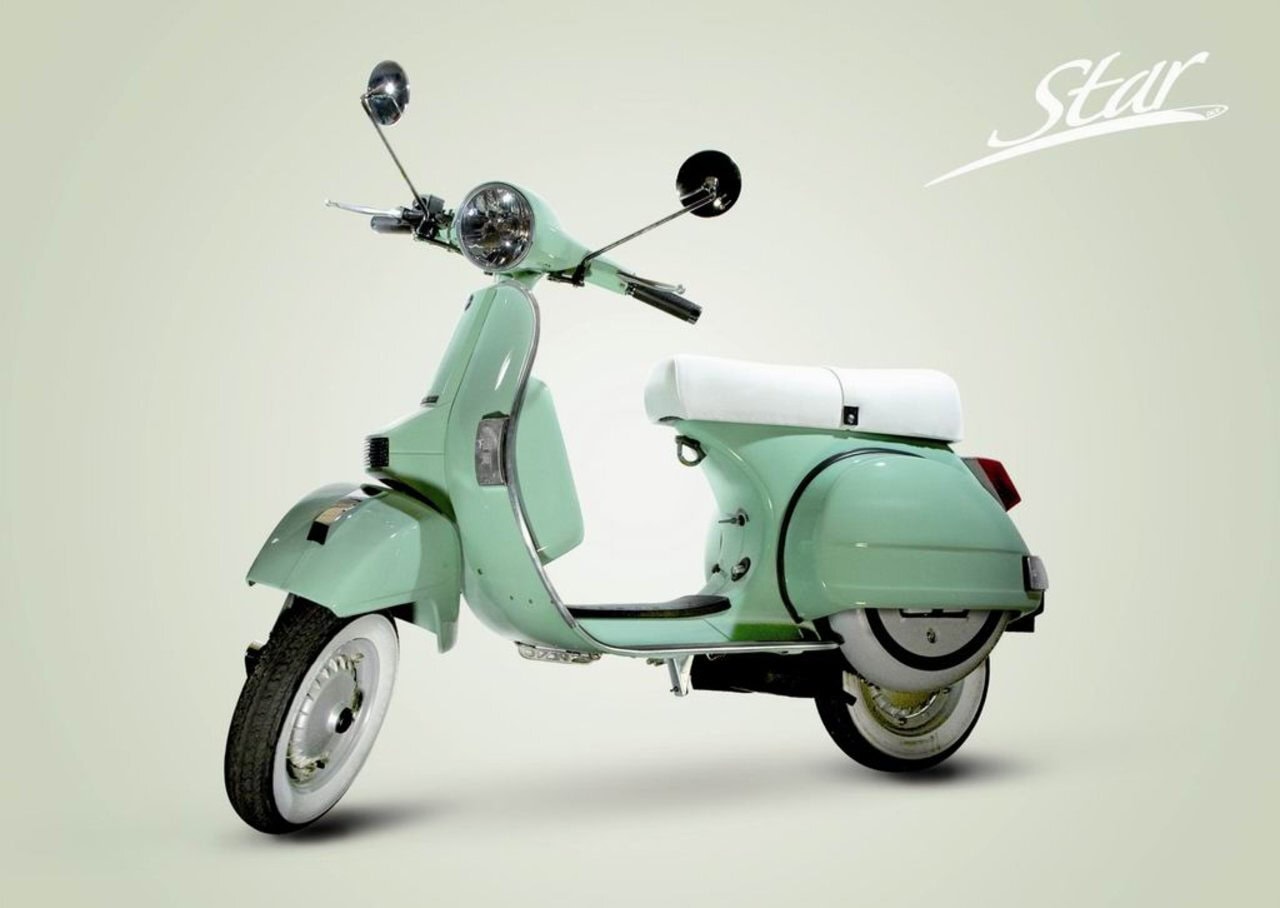 Scooter LML Star Stella color verde menta, design rétro, motore elettrico, stile anni 50, veicolo classico, mobilità urbana, veicolo eco-friendly, modello iconico, mobilità sostenibile.