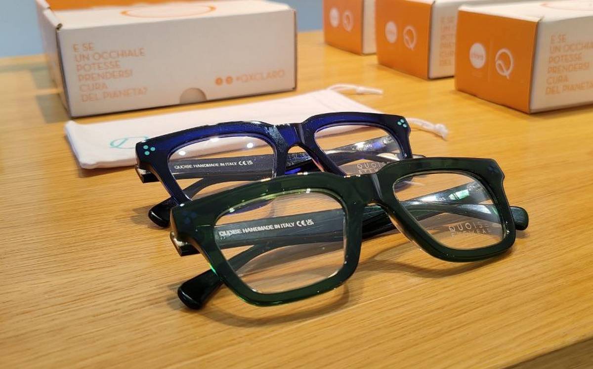 Occhiali da vista in acetato colorato, modello unisex con montatura oversize, handmade in Italy, design trendy, ideale per stile casual e moda eyewear.