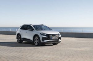 Auto Audi Q4 e-tron suv elettrico compatto e sostenibile