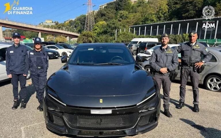Sequestrata al porto di Genova una Ferrari Purosangue da 700 mila euro per contrabbando
