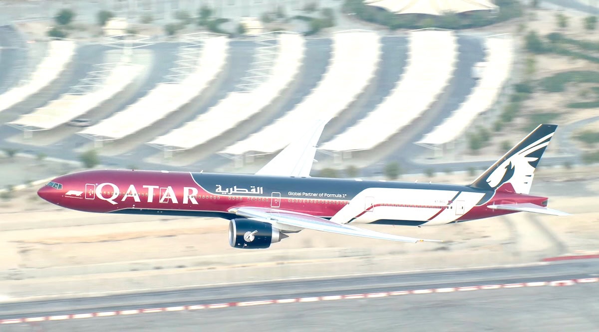 Qatar Airways Boeing 777 in volo.