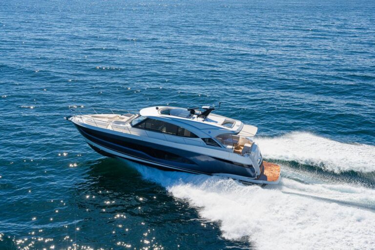 Riviera 5600 Sport Yacht Platinum Edition