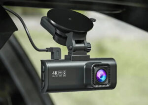 Dash cam 4K ultra HD con WiFi e GPS per auto, video sorveglianza, registratore di bordo, compatibile con smartphone, monitoraggio veicoli e sicurezza stradale.