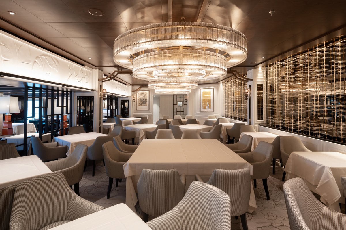 Oceania Vista: l'interior design by Marine Interiors e Studio Dado
