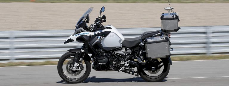BMW R1200 GS a guida autonoma
