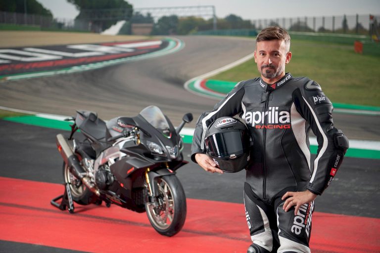 Aprilia RSV4 1100 Factory e Max Biaggi