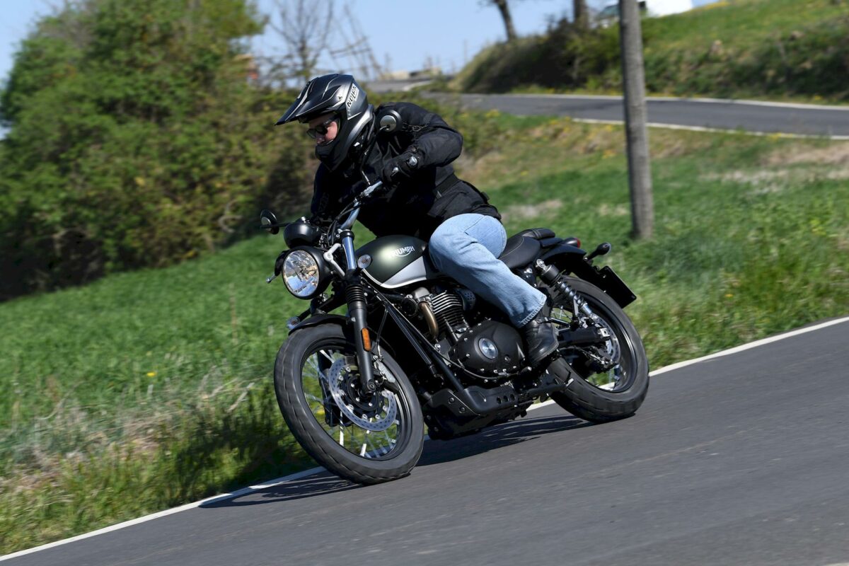 Test Triumph Street Scrambler 2019 Action