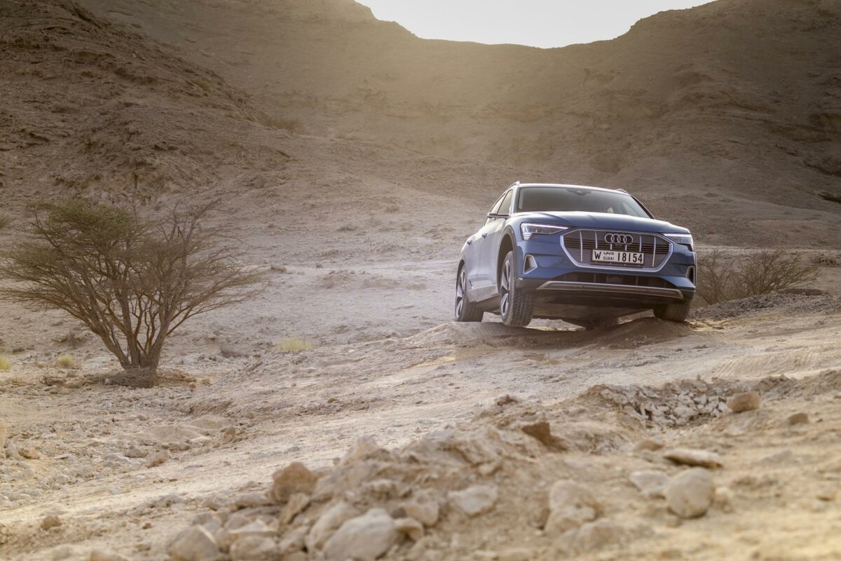  Audi e-tron 