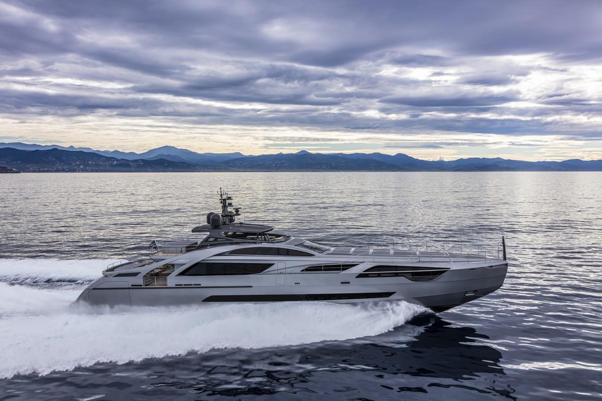 Pershing 140