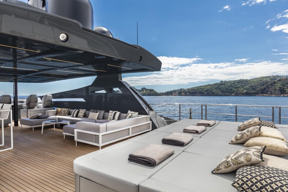 Pershing 140