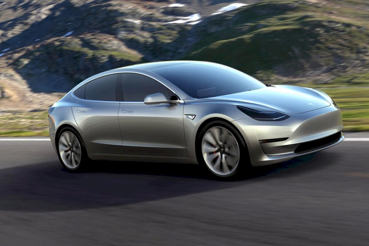 carica perde una Tesla ferma