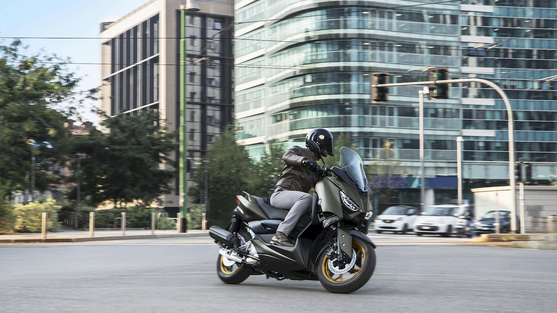Yamaha XMAX 2020 scooter sportivo nelle cilindrate 125 300 e 400 cc Quotidiano Motori