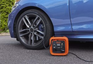 BLACK+DECKER ASI400-XJ Compressore Portatile Compatto