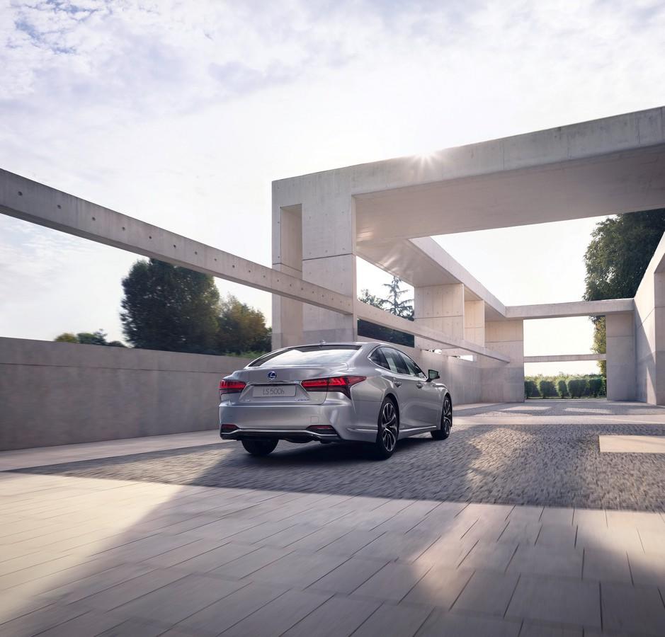 Nuova Lexus LS 500h