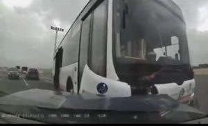 Autista dimentica il freno a mano