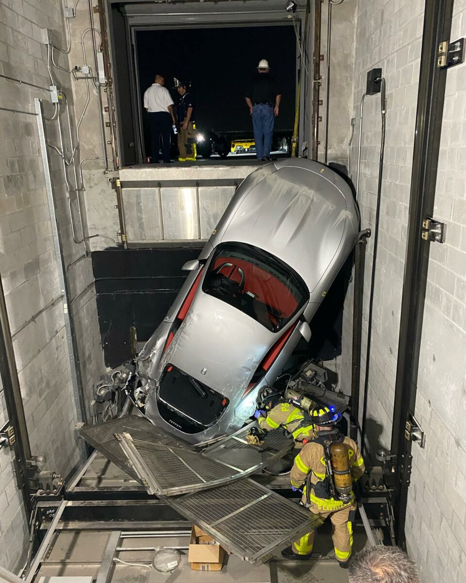 ferrari roma incidente ascensore 2