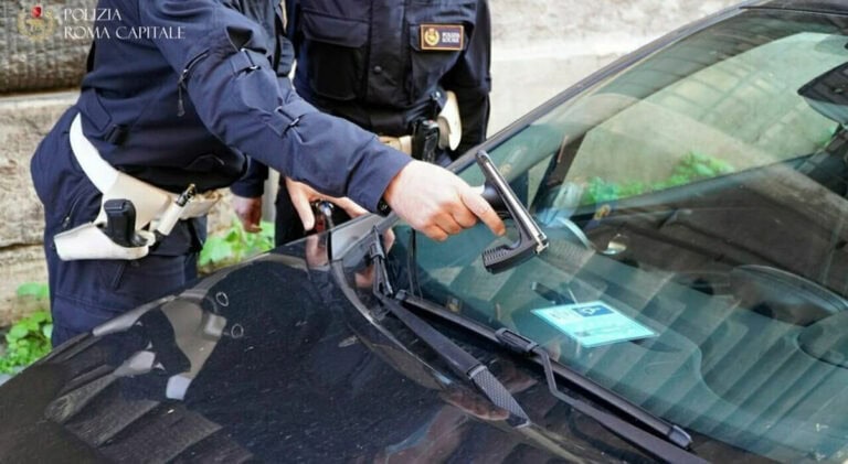 parcheggio disabili multa polizia locale