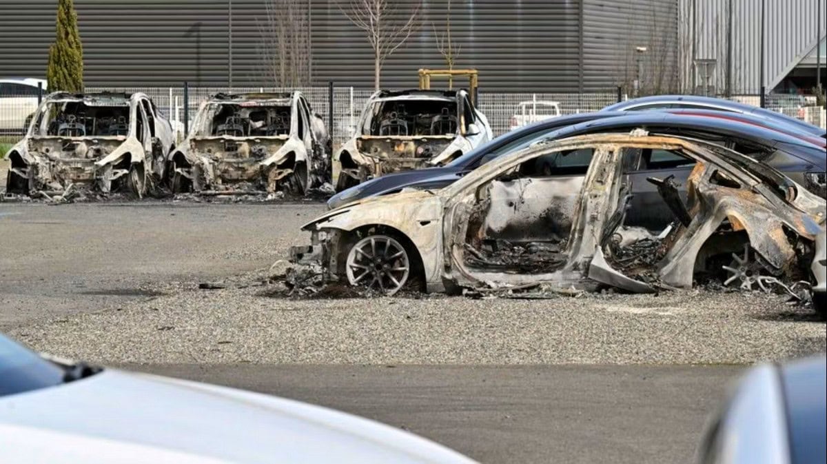 Incendio Tesla Tolosa Francia